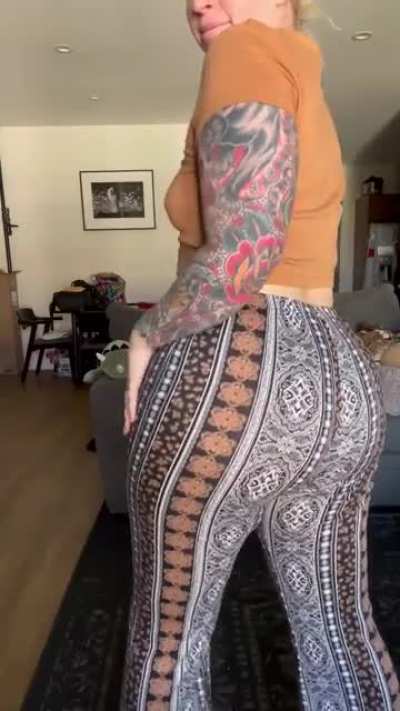 I bought 2 new pairs of pants just for this Subreddit 😅 which do you like best?