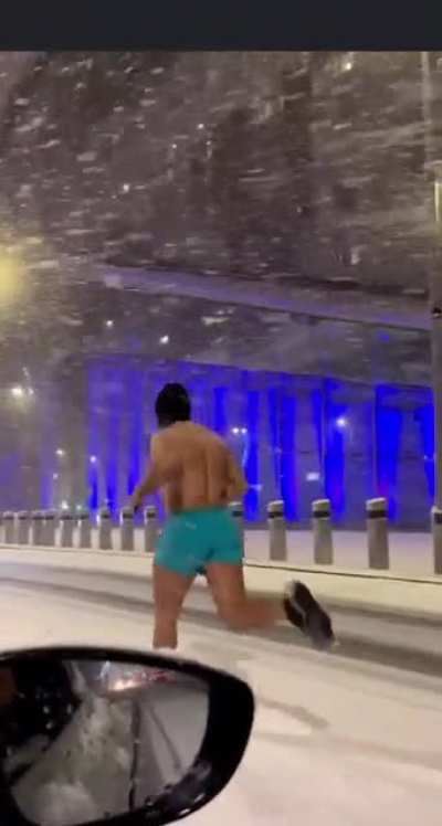 Running in London&rsquo;s heavy snow