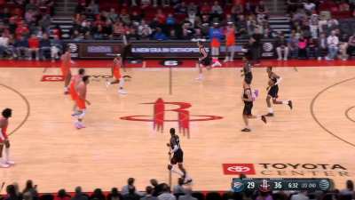 [Highlight] Rockets get back to back to back 3 pointers with two from Garrison Mathews and one by Jabari Smith Jr.