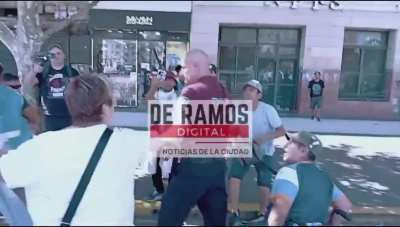 Asi fue el momento en el que un manifestante 