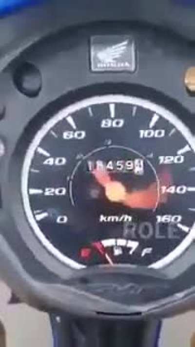 Ele ta na velocidade da luz j&aacute;