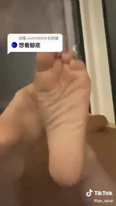 &ldquo;Show me your soles&rdquo;