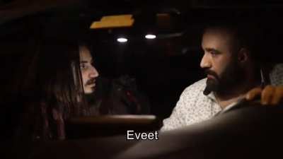 İyi akşamlar, bu g&uuml;zel bayan neden sokaklarda tek başına geziyor bakim.