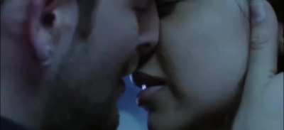 NNM kissed Deepika Padukone so hard that she was left gasping for breath after the kiss, 💋