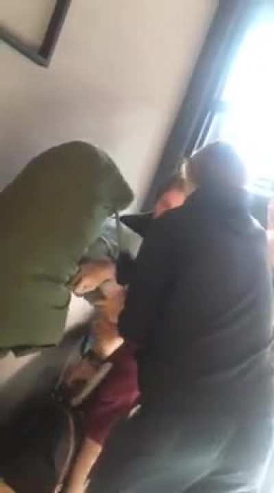 American causes a scene over 6 USD in Thailand