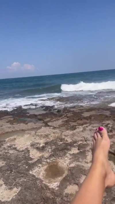 Mirela Vaida feet