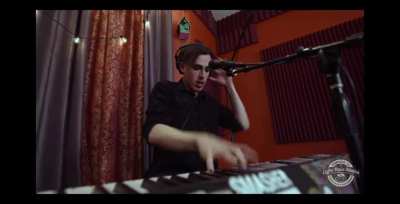 My favourite piece of Will Wood content: his image, the "fuck yeah", the beatboxing, the change of the original melody, the eyeroll, the phone call line with the gesture to do that piano thingy...