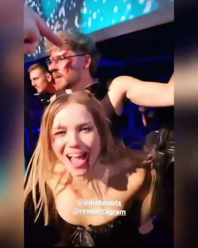 Das neue Traumpaar von YouTube Deutschland Julia Beautx und Rewinside feiert im Europa Park&hellip; Instagram Story von Knossi 31.10.23