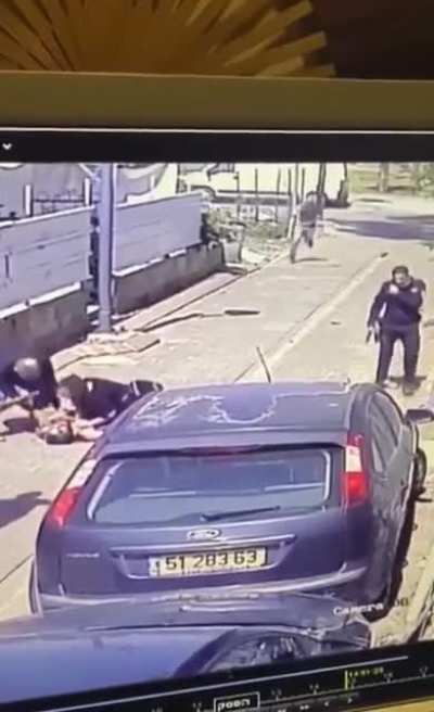 Police officer killing a man in self defense. (Watch at your own discretion)