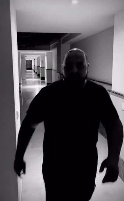 Darkrai:*diciendo blasfemias de padre ball* Un Dios avellana entrando a la llamada