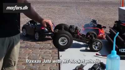 An RC car&rsquo;s tire expands massively during acceleration