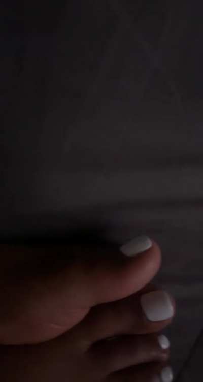 My girl don&rsquo;t think she got pretty toes what y&rsquo;all think