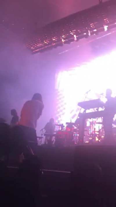 Kevin approving of someone&rsquo;s shirt in the crowd 👍👕. (3/10/20, The Forum, LA)