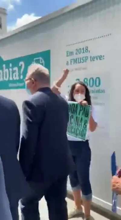 O ministro da Saúde, Marcelo Queiroga, foi bem recepcionado hoje ao visitar a USP. [via @GeorgMarques]