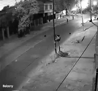 Dos bandas se enfrentaron a los piedrazos