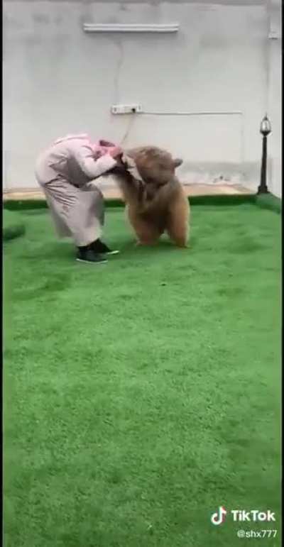 Bears in Arabia bark now i guess💁&zwj;♂️