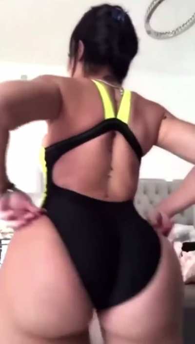 Latina Mami 🔥