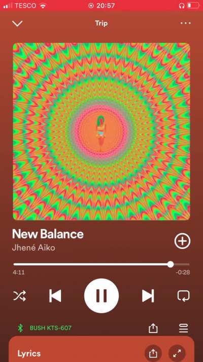 The guitar in this song sounds exactly like a Pink Floyd song