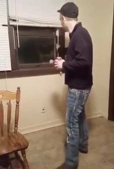 Installing an air conditioner one-handed