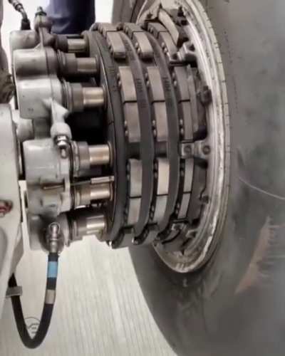 Installing A Wheel On The 747