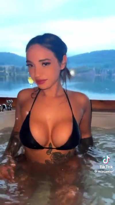 @miacamiof Arg girl