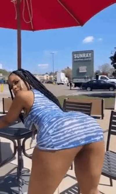 👀
