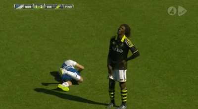 The captain of the Swedish team Norrk&ouml;ping contribution to Fallon d'Floor (including bonus reaction from AIK player Bangura)