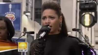 Uj felv&eacute;tel - Last Friday Night + Lose My Breath + Kinda (Oh) + One Love (Live Dubai United Arab Emirates)