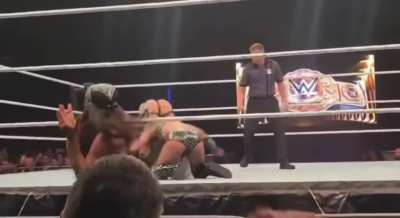 Roxanne Perez who once again suffers Stephanie Vaquer's devil's kiss