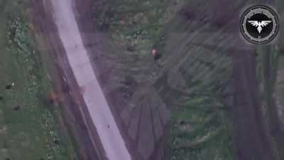 UA 47th Mechanized Brigade's "Strike Drones Company" drone team spotted a small group of Russian soldiers moving along a road, striking them with an FPV 'kamikaze' drone. (Graphic) Published May 3, 2024