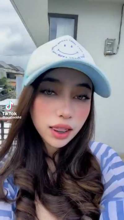 jejehadid / monikajeje