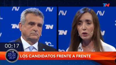 Bueno che, que alguien pare a Villarruel! Pobre Rossi...