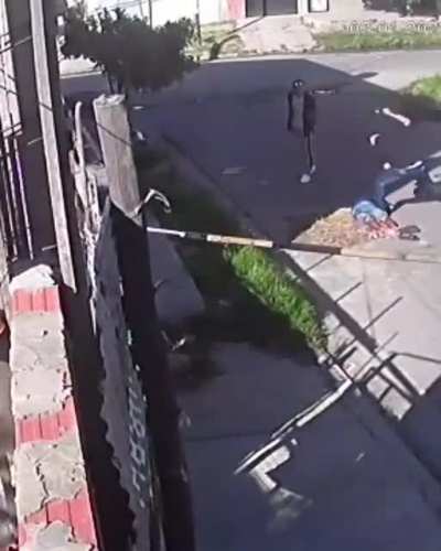Ladrón asesina de 9 botellazos a un adolescente tras robarle una sidra