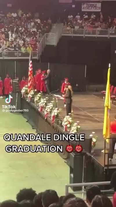 dingle moment
