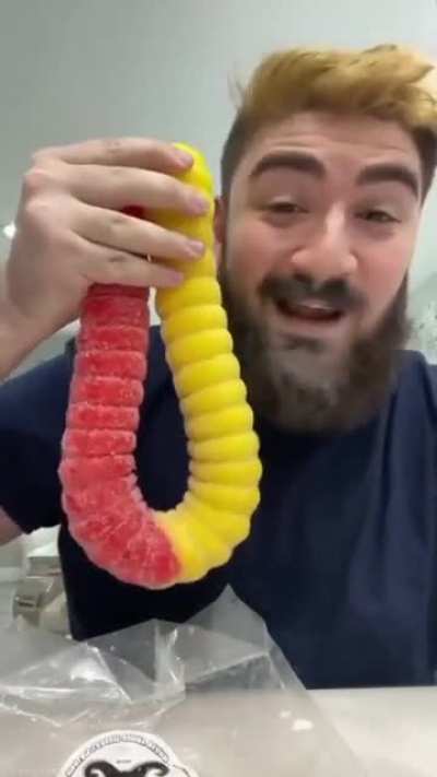 Man's giving the worm da grapefruit technique