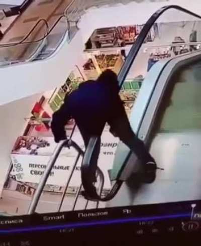 now I´ll fear escalators even more
