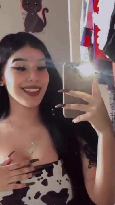 Me vale que 5enga musica de fondo, imaginense la cancion de "tengo una vaca lechera"