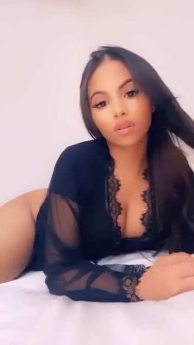 Imagine those backshots🤤