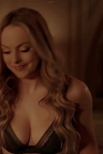 Elizabeth Gillies