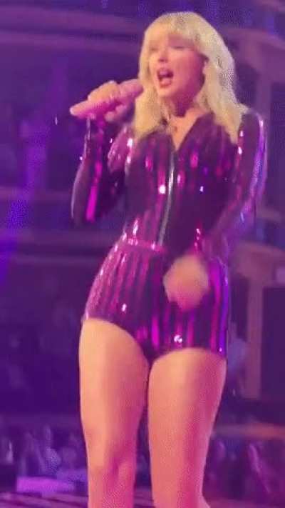 I&rsquo;m so addicted to this concert to the point where I now watch it every day
