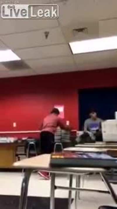 Bully picks a fight and spits on dude with broken hand, gets smashed