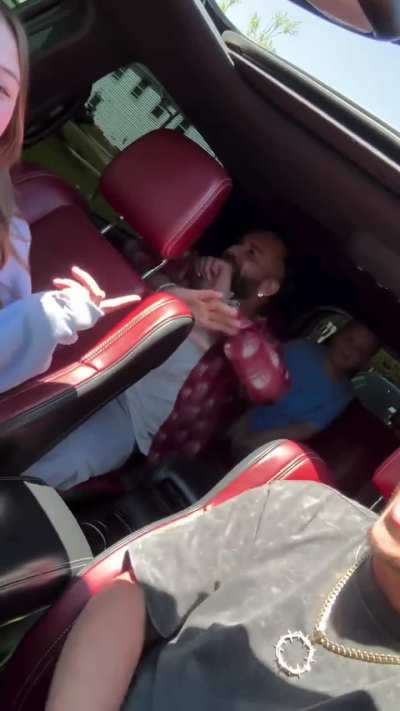 Drake helps New York father-daughter streamers @Nyflavaaa