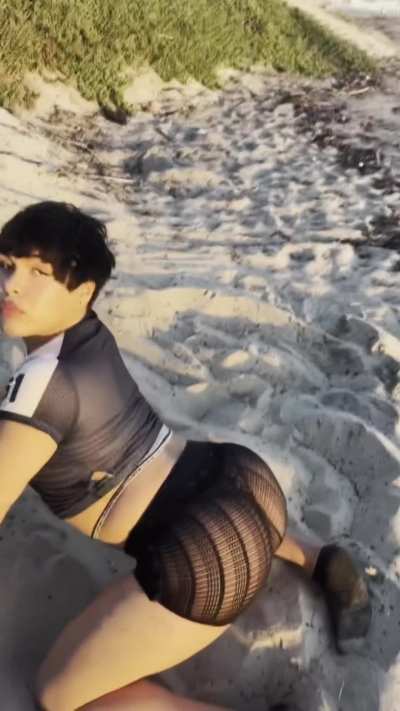 Has anyone ever fucked a femboy at the beach ? Let&rsquo;s try it 😍