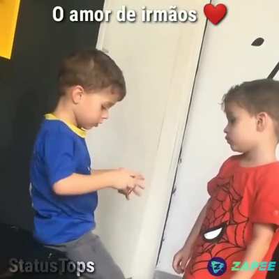 Eu e meu irm&atilde;o quando crian&ccedil;a