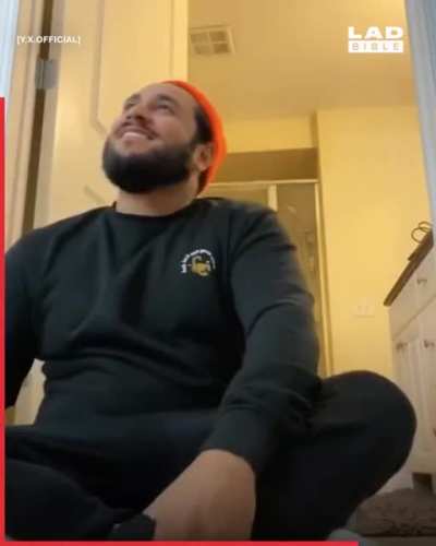 Dude annoys girlfriend with songs about her
