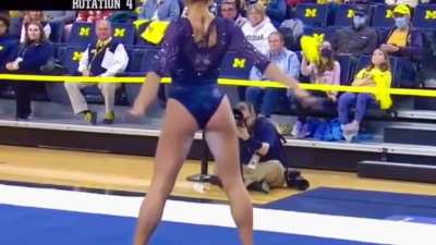 Nicoletta Koulos 🇬🇷 University of Michigan gymnastics 💙💛🤸🏼&zwj;♀️