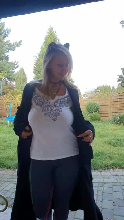 #TittyDrop And such a very quick "tittydrop" because the neighbor on the side is watching