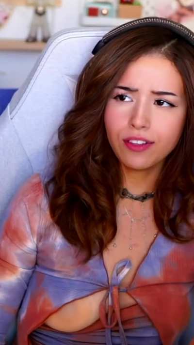 Pokimane saggy tits on-stream