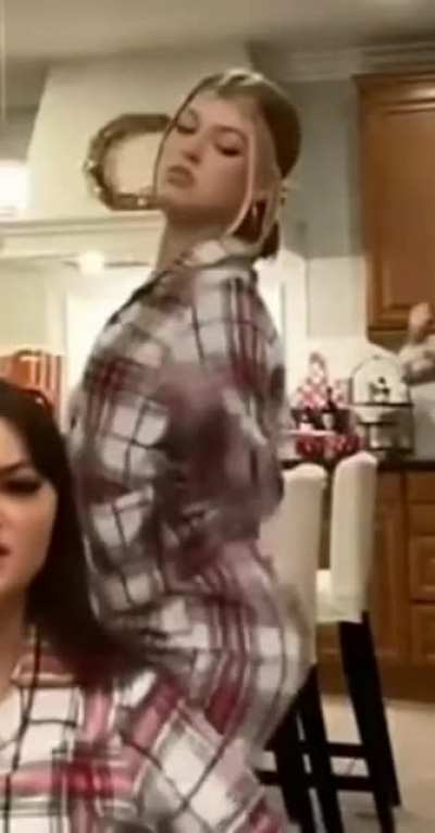 Shaking that ass🤌