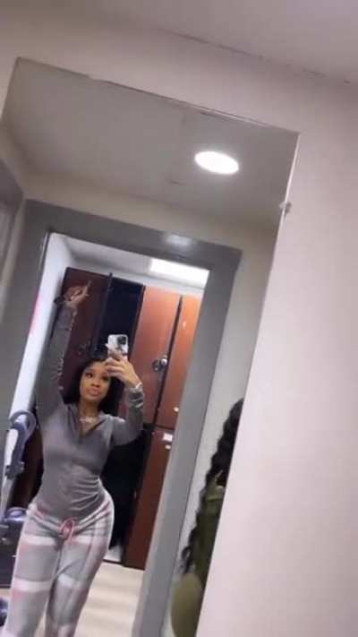 🍑🤳🏽